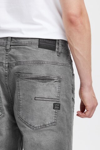 11 Project Loosefit Jeans in Grau