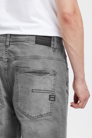 11 Project Loosefit Jeans in Grau