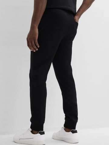 bonprix Tapered Hose in Schwarz