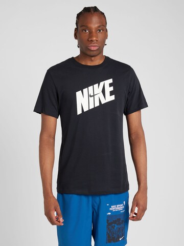 Tricou funcțional 'NOVELTY' de la NIKE pe negru: față