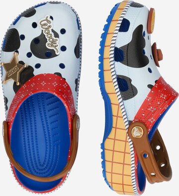 Crocs Clogs 'Toy Story Woody' in Blau