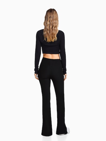 Bershka Flared Broek in Zwart