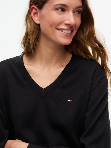 juoda Tommy Jeans Megztinis 'ESSENTIAL': priekis