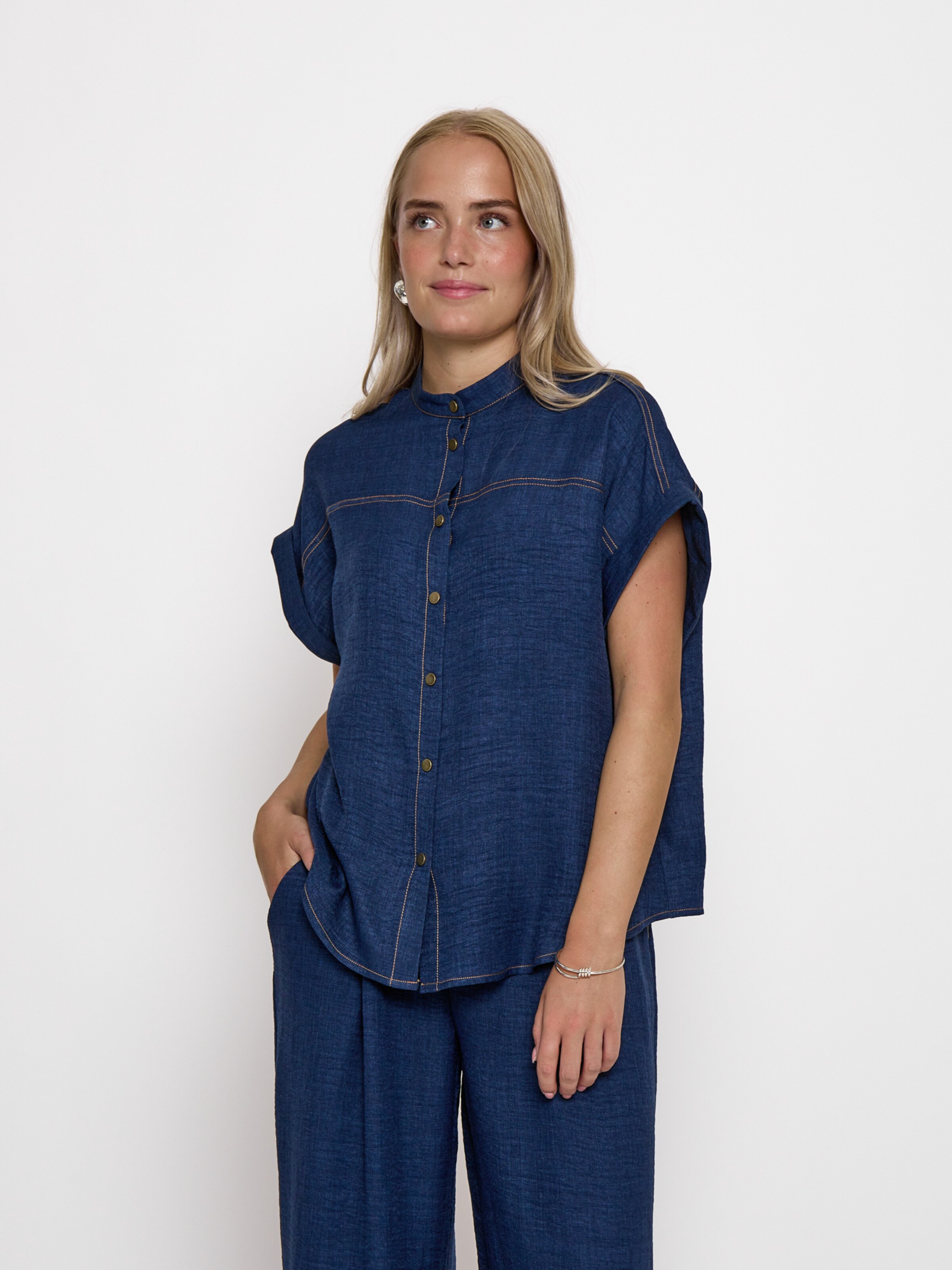 Maglietta 'Ruth' di Peppercorn in blu: frontale