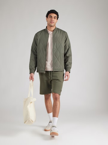 GUESS Regular Shorts in Grün