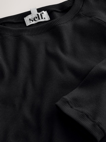 self. Shirt in Schwarz