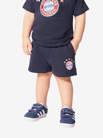 FC BAYERN MÜNCHEN Shorts 'Essential' in Blau: Vorderseite