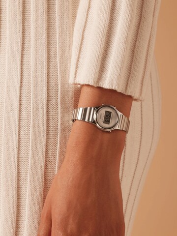 Montre digitale CASIO en argent