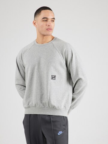 NIKE Спортивный свитшот 'Heritage' в Серый: спереди