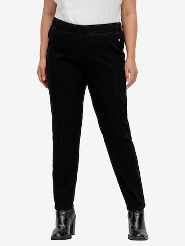 SHEEGO Slim fit Pants in Black: front