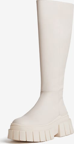 Bershka Boot in White: front