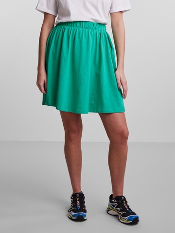 PIECES Skirt 'Ang' in Green: front