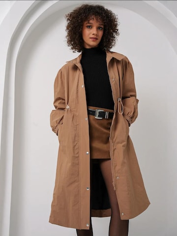 Bigdart Tussenmantel in Beige: voorkant