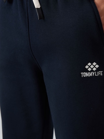 Tommy Life Broek 'TOMMY Kinder Jogginghose' in Zwart