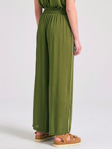 Funky Buddha Loose fit Trousers in Green