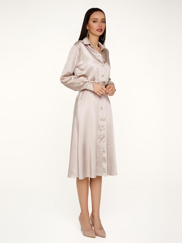 Abito di Anushka in beige