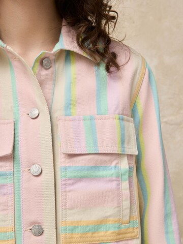 Next Välikausitakki värissä monivärinen