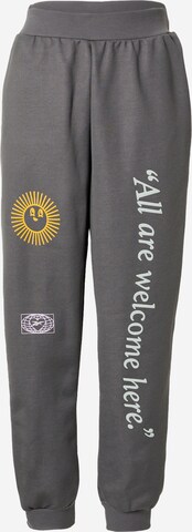 Tapered Pantaloni sportivi di Reebok in grigio: frontale