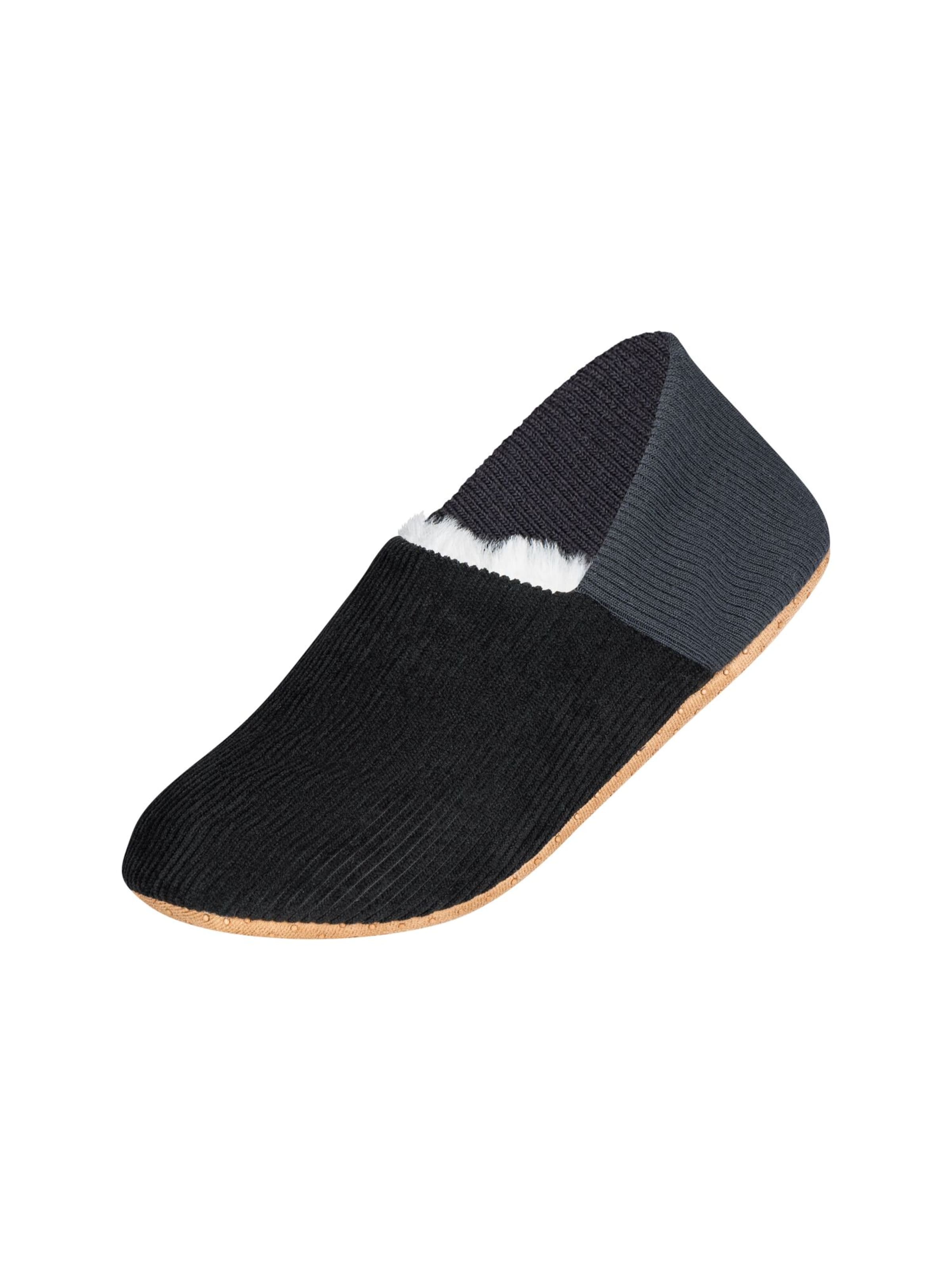 camano Slipper in Black: front