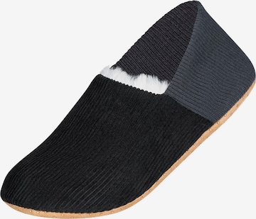 camano Slippers in Black: front