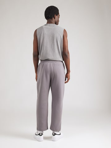 HOLLISTER Lużny krój Spodnie w kolorze szary