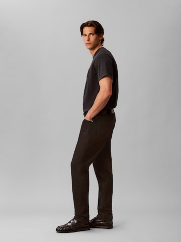 Calvin Klein Jeans Tapered Jeans in Schwarz
