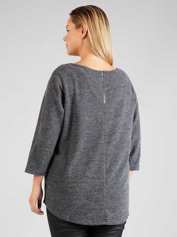 ONLY Carmakoma - Camiseta 'MARTHA' en gris