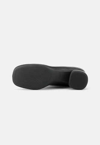 VAGABOND SHOEMAKERS - Bota 'LIVIA' em preto