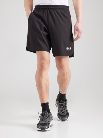 regular Pantaloni sportivi di EA7 Emporio Armani in nero: frontale