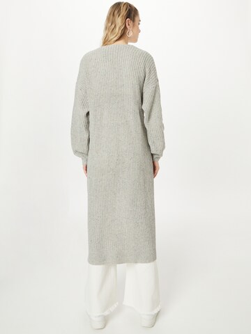 Cappotto in maglia 'JAC JOSSA' di In The Style in grigio