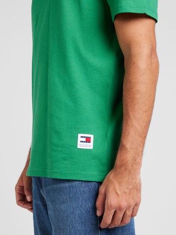 Tommy Jeans T-Shirt 'CLASSIC' in Grün