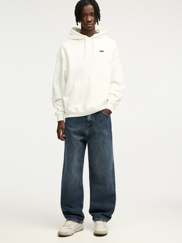 Pull&Bear Широка кройка Дънки в синьо
