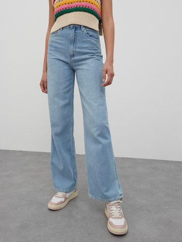 EDITED Wide Leg Jeans 'Avery' in Blau: predná strana