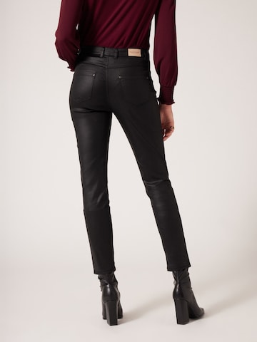 Coupe slim Pantalon 'Fcoaty' NAF NAF en noir