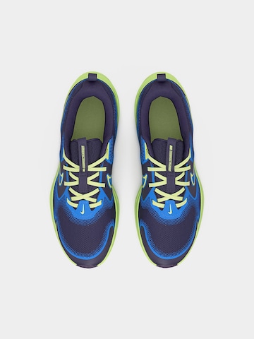 Chaussure de sport 'COSMIC' NIKE en gris