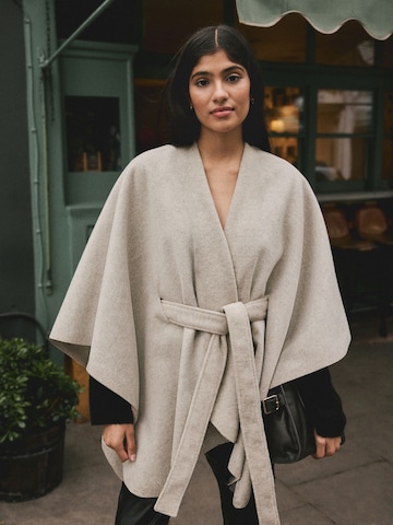 Next Кейп в Бежевый