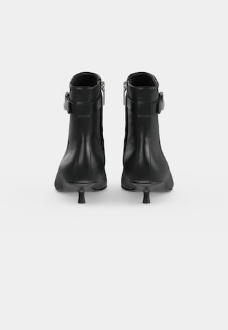 Calvin Klein Боти до глезена в черно