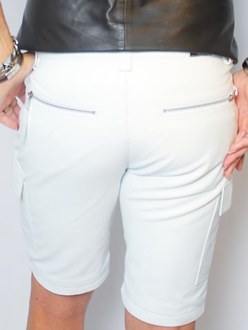 Be  Noble Regular Cargobroek 'Leder-Shorts als knielange Cargo Lederhose' in Wit