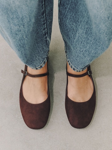 Next Ballerina met riempjes 'Forever Comfort' in Bruin