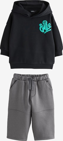 Next Setti värissä musta: etupuoli