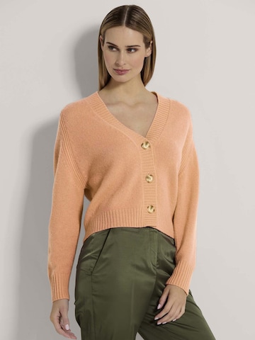 MADELEINE Gebreid vest in Oranje: voorkant