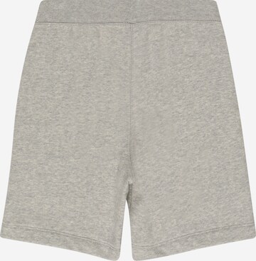 GAP Regular Shorts in Grau