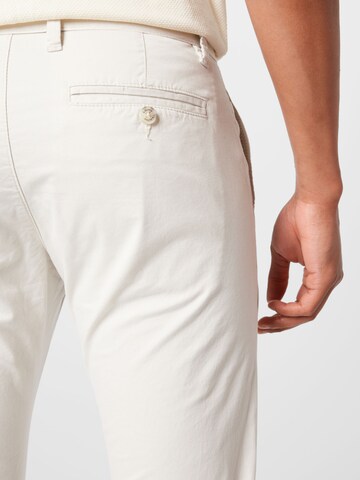 s.OliverSlimfit Chino hlače 'Austin' - bijela boja