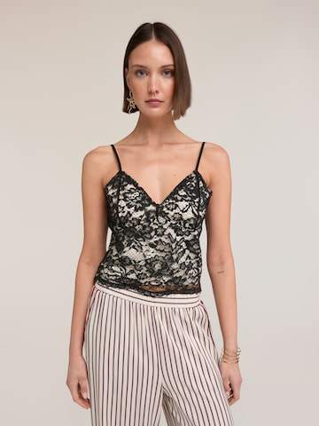 MOTIVI Top in Black
