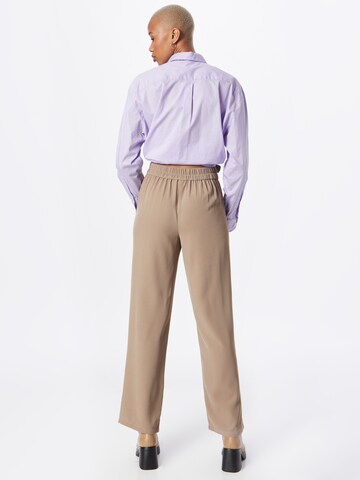 PIECES - regular Pantalón plisado 'NOLDANA' en marrón