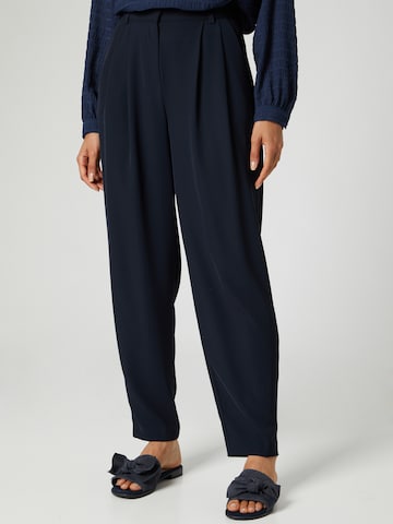 Guido Maria Kretschmer Collection Loose fit Pleat-Front Pants 'Mila' in Blue: front
