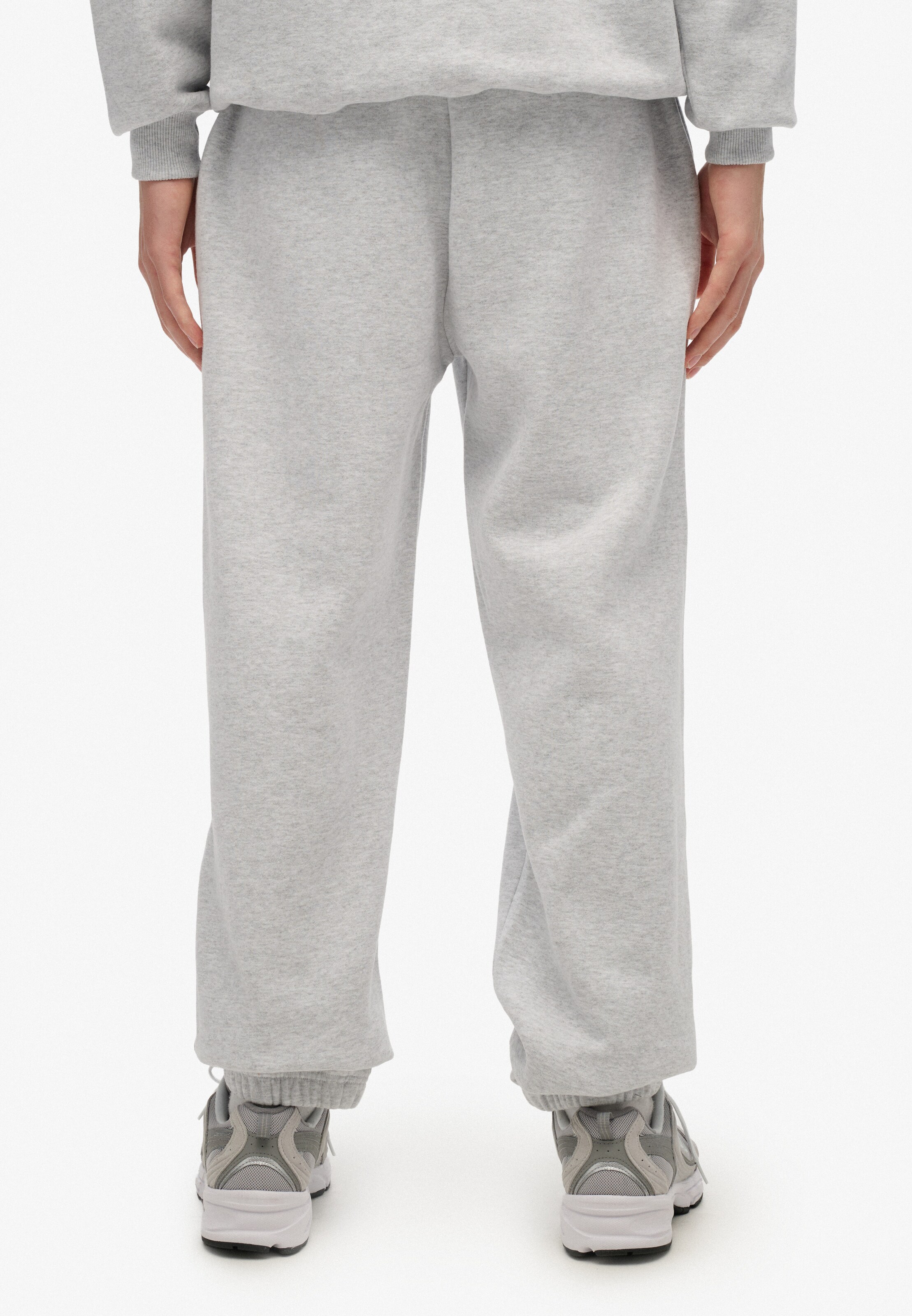 Superdry & Co Tapered Hose in Grau
