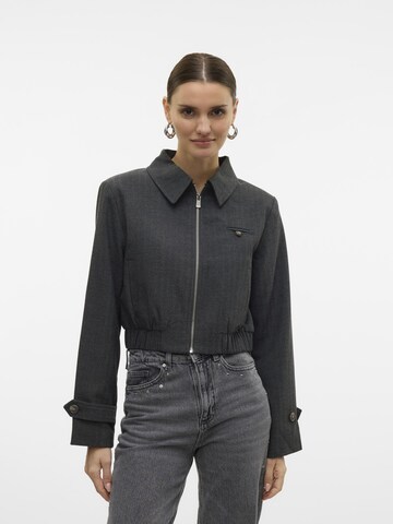 VERO MODA Tussenjas in Grijs: voorkant