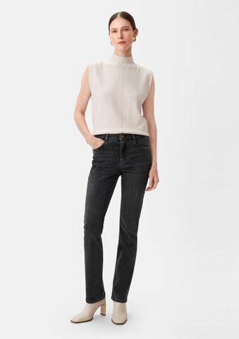 COMMA Regular Jeans in Zwart: voorkant