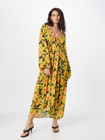 Robe Warehouse en jaune